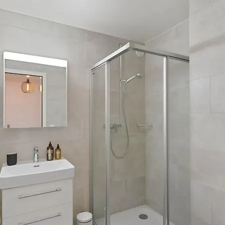 Olympia Homes Beautifully Furnished Flats Apartman *